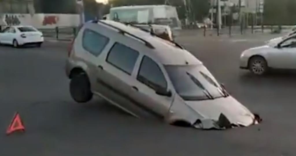 El conductor cayó accidentalmente al socavón cuando transitaba por la zona (CAPTURA) 