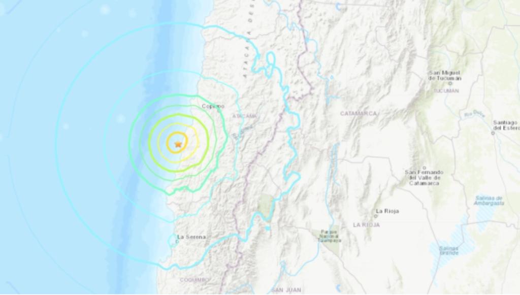 El sismo se produjo muy cerca de la medianoche del lunes al martes, hora local, a unos diez kilómetros de profundidad y, aunque aparentemente mostró una magnitud de 7 grados y de 6.7, finalmente se redujo a 6.3, según el USGS.
(EFE)