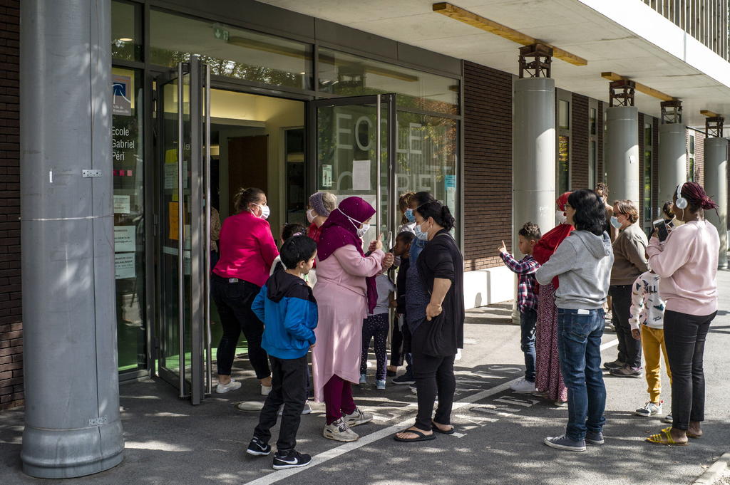 Francia registró en las últimas 24 horas 4,982 nuevos casos de coronavirus, lo que supone un nuevo repunte frente a los 3,082 anotados este pasado lunes. (ARCHIVO) 