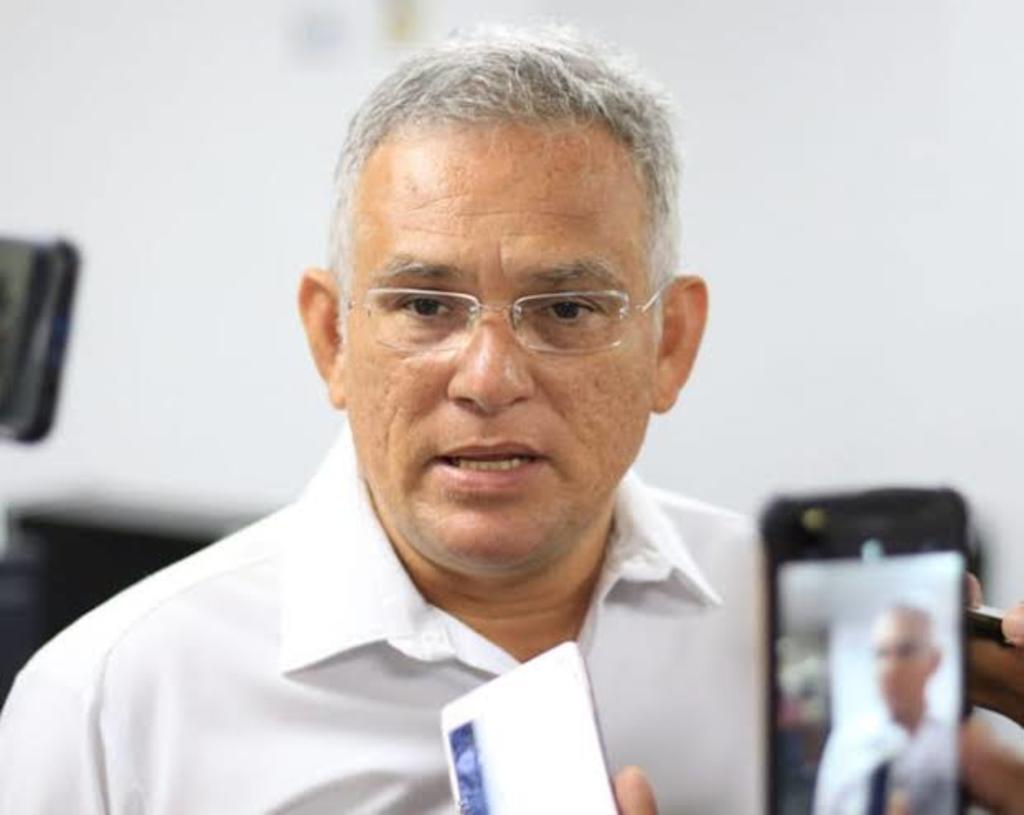 El alcalde de Macuspana (Morena), Roberto Villalpando Arias, y 11 regidores presentaron su licencia definitiva al cargo por desacuerdos políticos de cómo se venían manejando los recursos en este ayuntamiento, tierra de donde es originario el presidente de la República, Andrés Manuel López Obrador. (ESPECIAL)