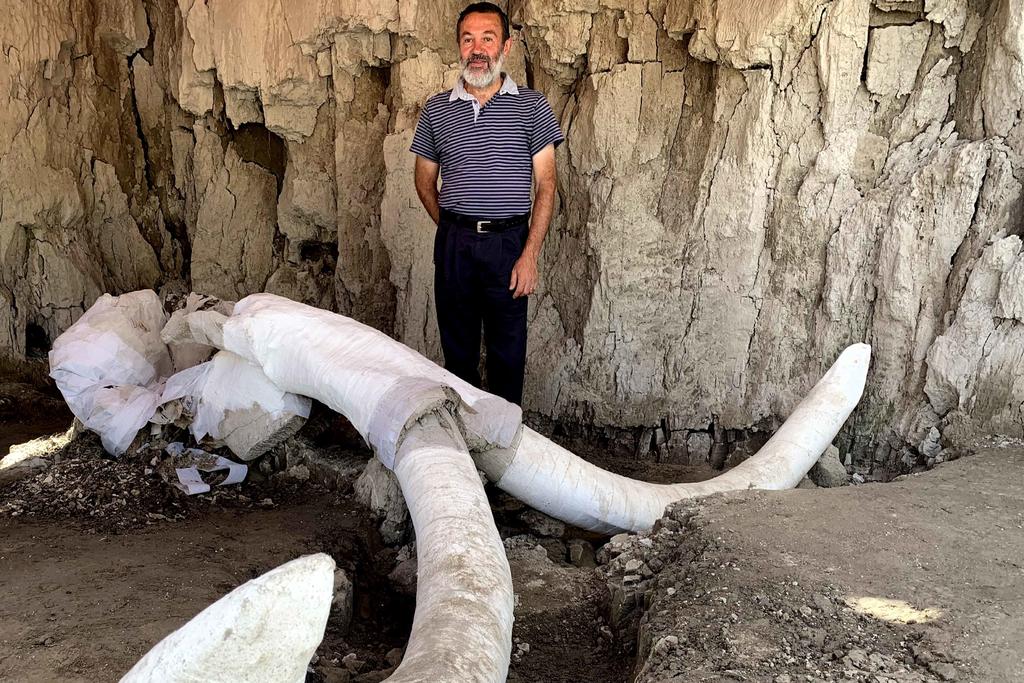 Los expertos dicen que aún se están haciendo descubrimientos en el sitio, incluyendo indicios de que seres humanos pudieran haber fabricado herramientas con huesos de los animales muertos entre 10,000 y 20,000 años atrás.
(ARCHIVO)