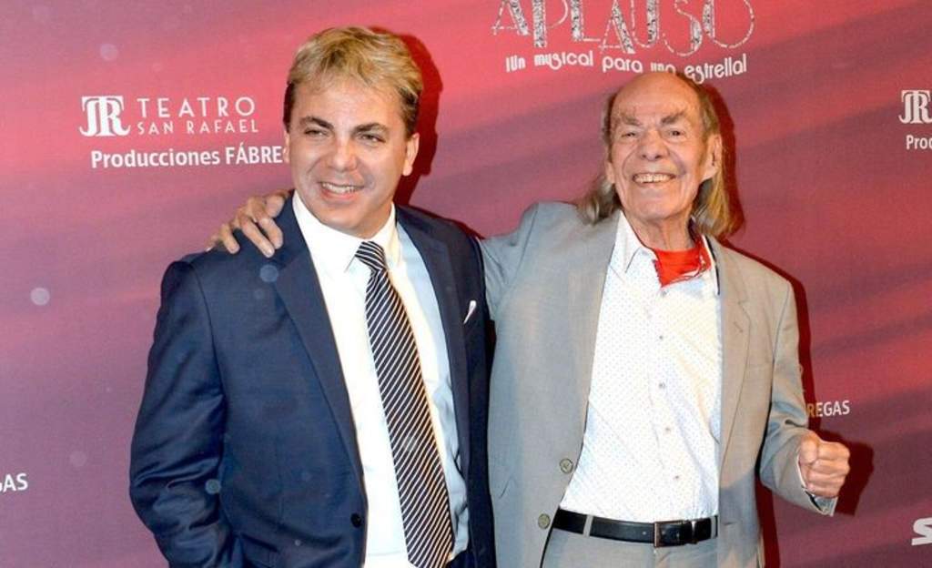 'Tenía miedo de saber si realmente quiso que viniera a este mundo o no', comentó Cristian Castro sobre su pasado con Manuel 'Loco' Valdés, quien falleció hace unos días, después de haber estado varios meses delicado salud. ( ESPECIAL) 

