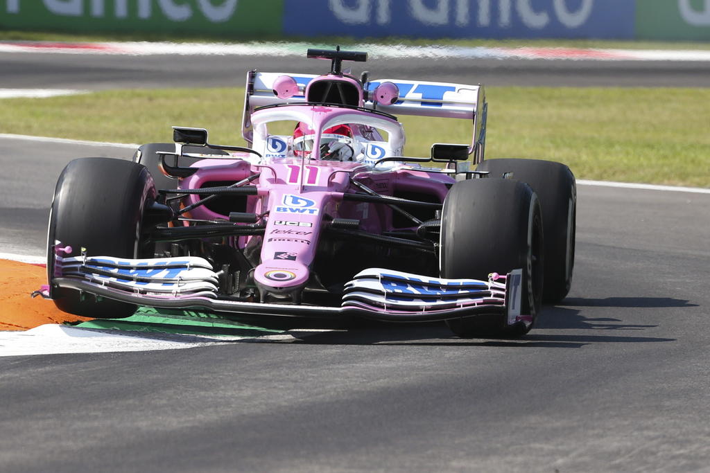 Sergio Pérez  manifestó en el circuito de Monza que aspiran 'a arrancar entre los primeros diez'. (EFE)
