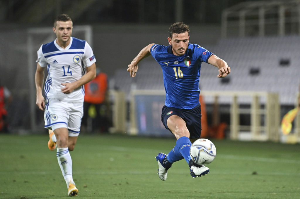 Italia empató como local a un tanto con Bosnia, por lo que vio terminada su racha de 11 victorias consecutivas. (AP)