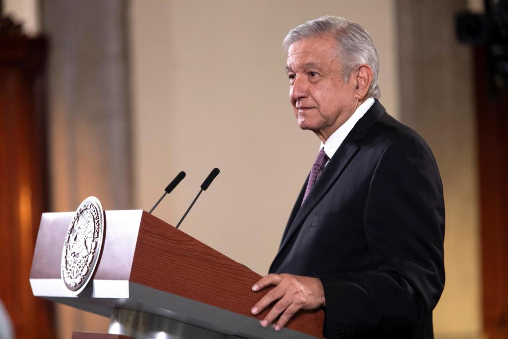 López Obrador dio a conocer que en octubre entra en vigor la nueva Norma Oficial Mexicana (NOM) para que los gasolineros den 'litros de a litro'. (ARCHIVO)