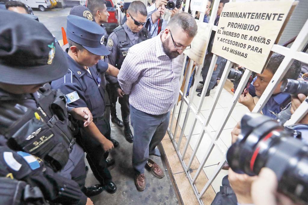 El juez Sexto de Distrito de Amparo en materia Penal negó la suspensión definitiva solicitada por Duarte en el juicio de garantías con el que buscaba confirmar si existía un nuevo mandato de captura en su contra. 
(ARCHIVO)