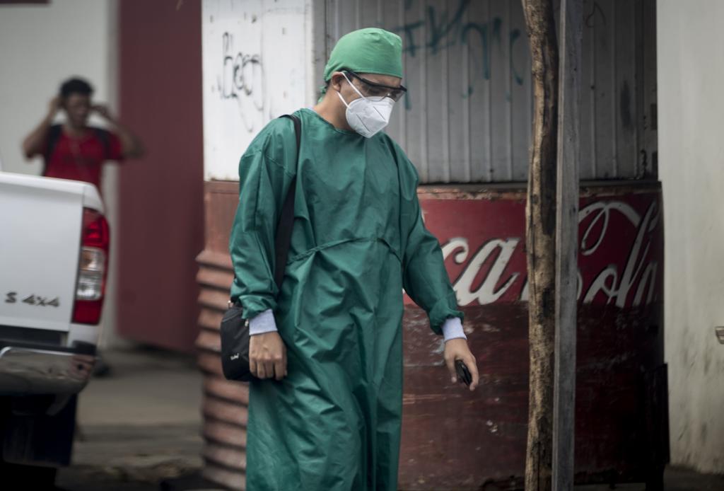 La cantidad de muertos a causa de la pandemia de la COVID-19 en Nicaragua se elevó a 144, y el número de casos positivos a 4,818, informó este martes el Ministerio de Salud. (ARCHIVO) 