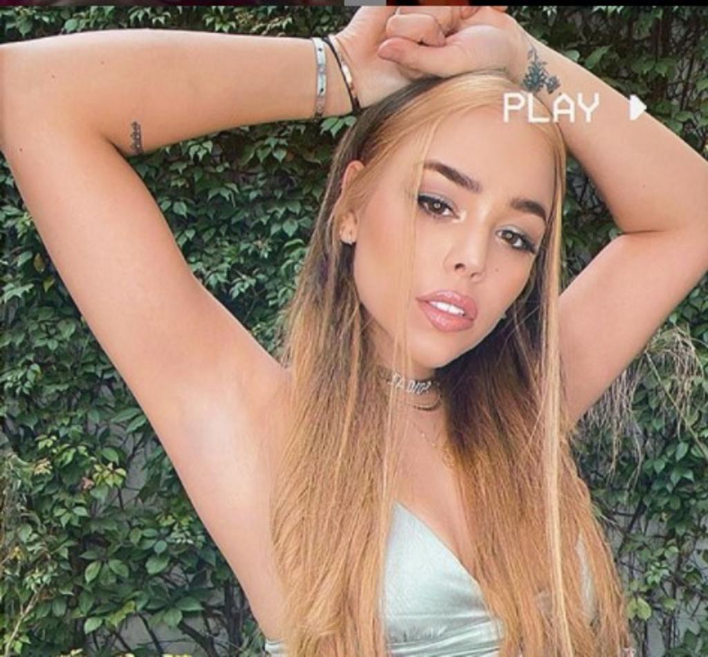 En una atractiva selfie, la cantante presumió su melena más rubia y con un look más corto. (Instagram) 