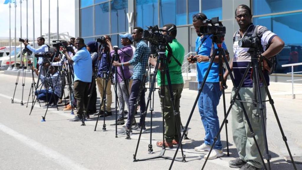 El Gobierno de Somalia anunció este miércoles el nombramiento de un fiscal especial para investigar crímenes cometidos contra periodistas en este país, la nación de África subsahariana donde más trabajadores de la información han sido asesinados en lo que va de año. (ESPECIAL) 
