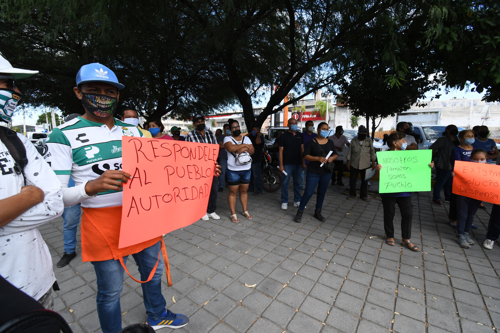 Los manifestantes dijeron ser parte de grupos vecinales en las colonias Bocanegra, San Marcos, Joyas del Oriente, entre otras. (FERNANDO COMPEÁN)