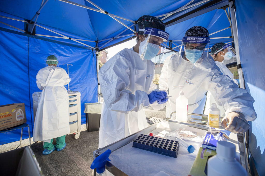 Los nuevos contagios con coronavirus siguen creciendo en Italia, que ha registrado 1,597 casos las últimas 24 horas, frente a los 1,434 del miércoles, y supera los 283,000 casos totales. (ARCHIVO) 