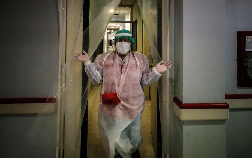 Argentina sumó este jueves 11,905 nuevos casos del coronavirus SARS-CoV-2, por lo que los positivos desde el inicio de la pandemia llegan a 524,198, mientras el virus se encuentra en un momento de expansión por Argentina y ya hay 18 provincias con transmisión comunitaria. (ARCHIVO)