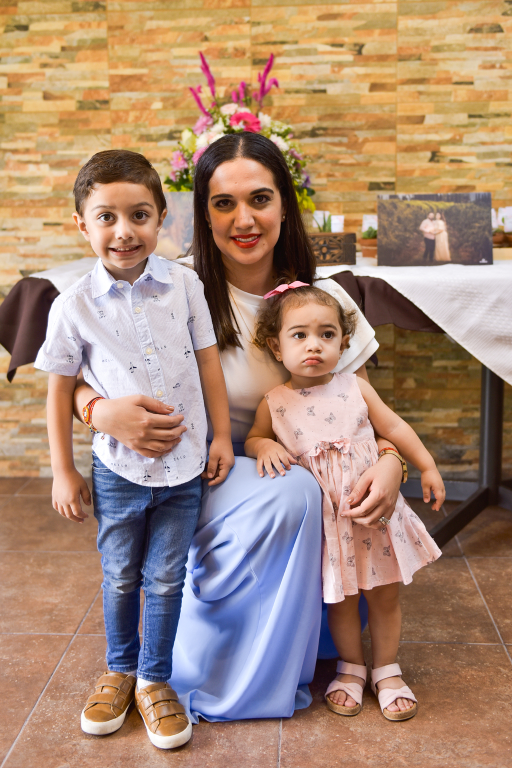 Diana Mendoza con su hijos Andrés y Paola. Erick Sotomayor Fotografía.
