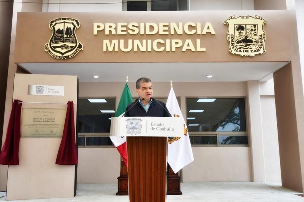 El gobernador realizó una gira de trabajo por la Región Norte de Coahuila, donde entregó la remodelación del edificio de la Presidencia Municipal de Villa Unión. (TWITTER)