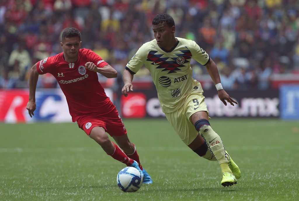 Ante Toluca, América buscará hoy su cuarta victoria consecutiva, con lo que tomaría el primer lugar de la clasificación, a la espera de lo que hagan León y Cruz Azul. (ARCHIVO)