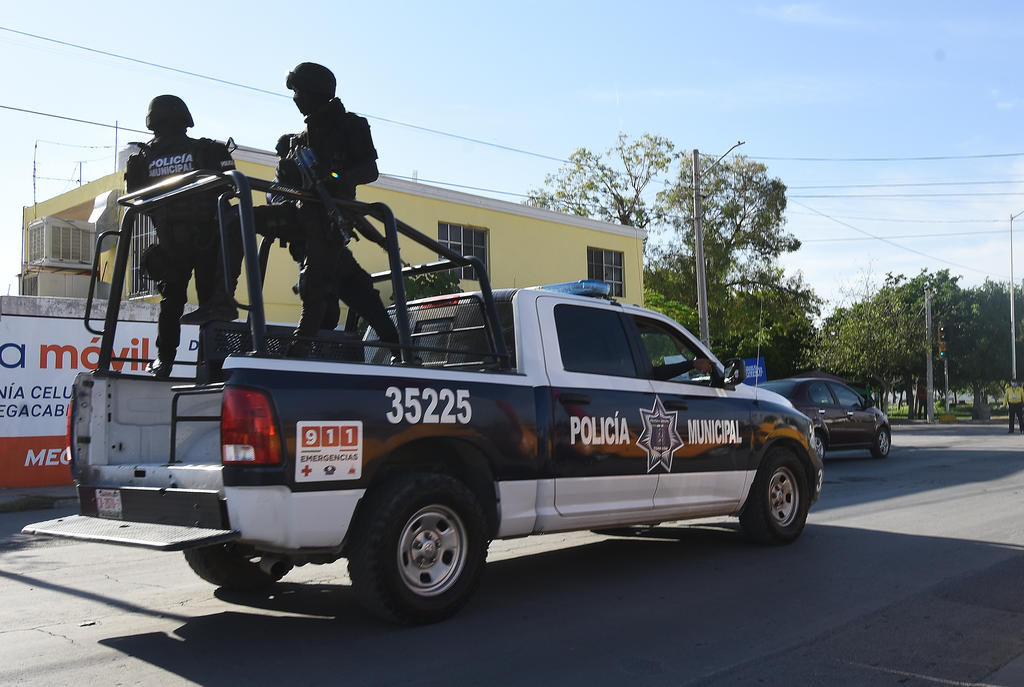 Por su probable responsabilidad en el delito de robo a casa habitación, se encuentran detenidos Aarón “NN” y Luis “NN”, quienes fueron sorprendidos por agentes de la policía municipal de Torreón al momento que salían de robar una vivienda. (ARCHIVO)