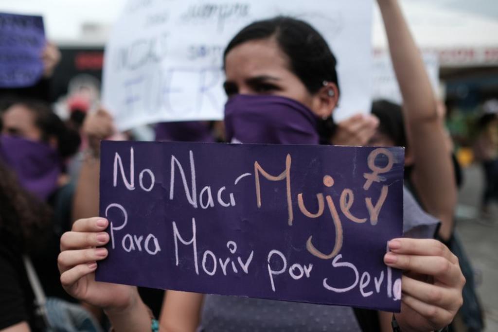 La Policía Nacional desmontó este domingo una protesta pacífica feminista por las violaciones a tres niñas y los asesinatos de dos de ellas, ocurridos durante la última semana en Nicaragua, informaron las manifestantes. (CORTESÍA)