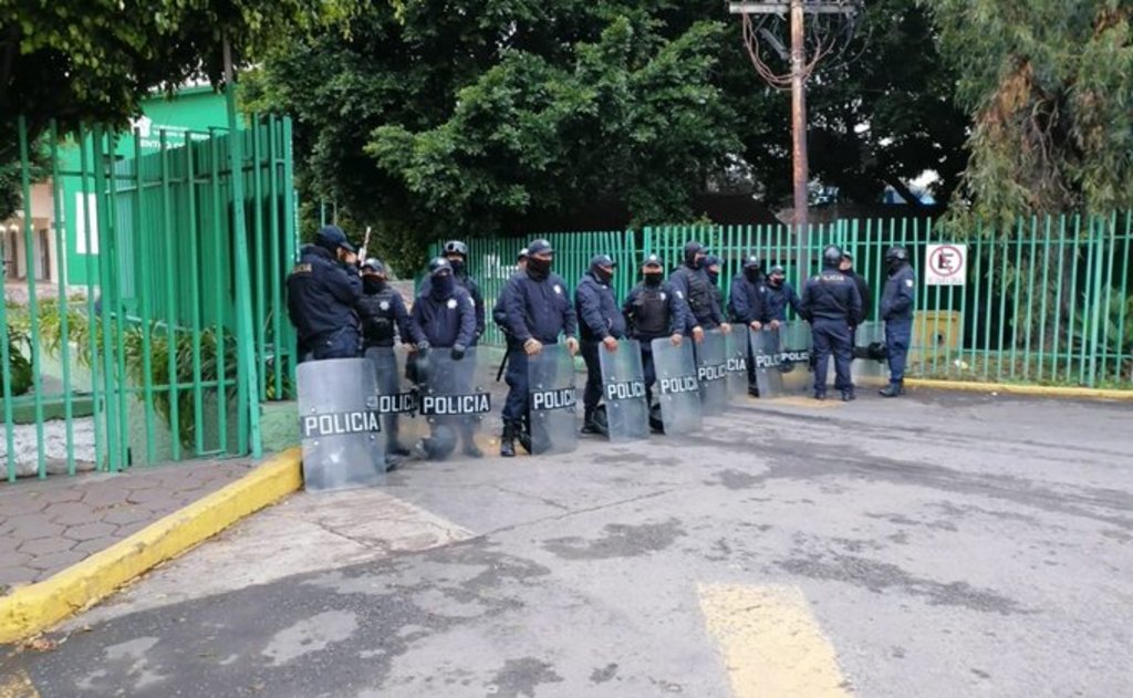 Tras el desalojo de la Visitaduría de la Codhem, en Ecatepec, un grupo de 11 mujeres y siete menores fueron detenidas.