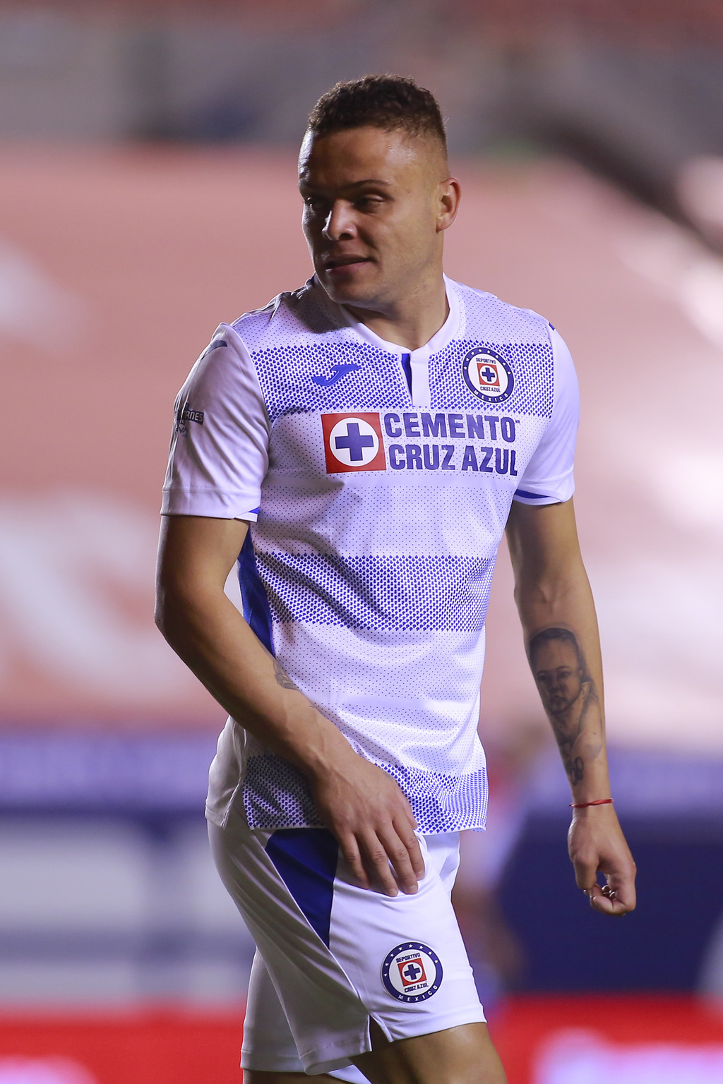 Jonathan 'Cabecita' Rodríguez marcó el tanto con el que Cruz Azul derrotó 2-1 a los Xolos de Tijuana. (ARCHIVO)
