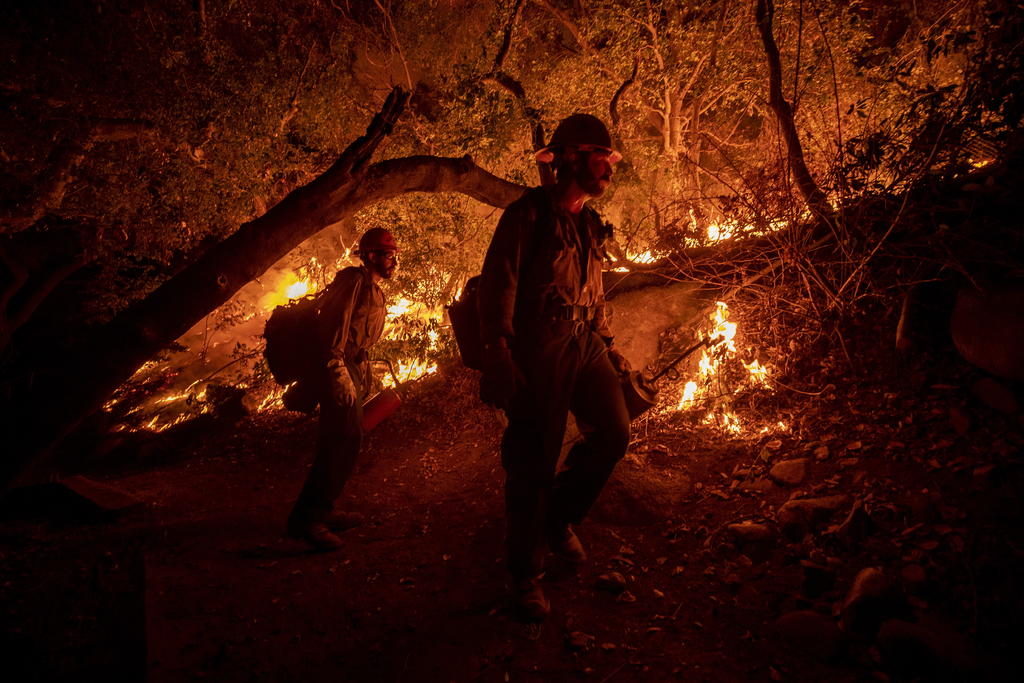 Un incendio que avanza en el Bosque Nacional de Los Ángeles (EUA), al noreste de la ciudad, ha puesto en alerta a las autoridades locales por su proximidad y por la cantidad de contaminación aérea que ha afectado en gran medida la calidad del aire angelino. (ARCHIVO) 
