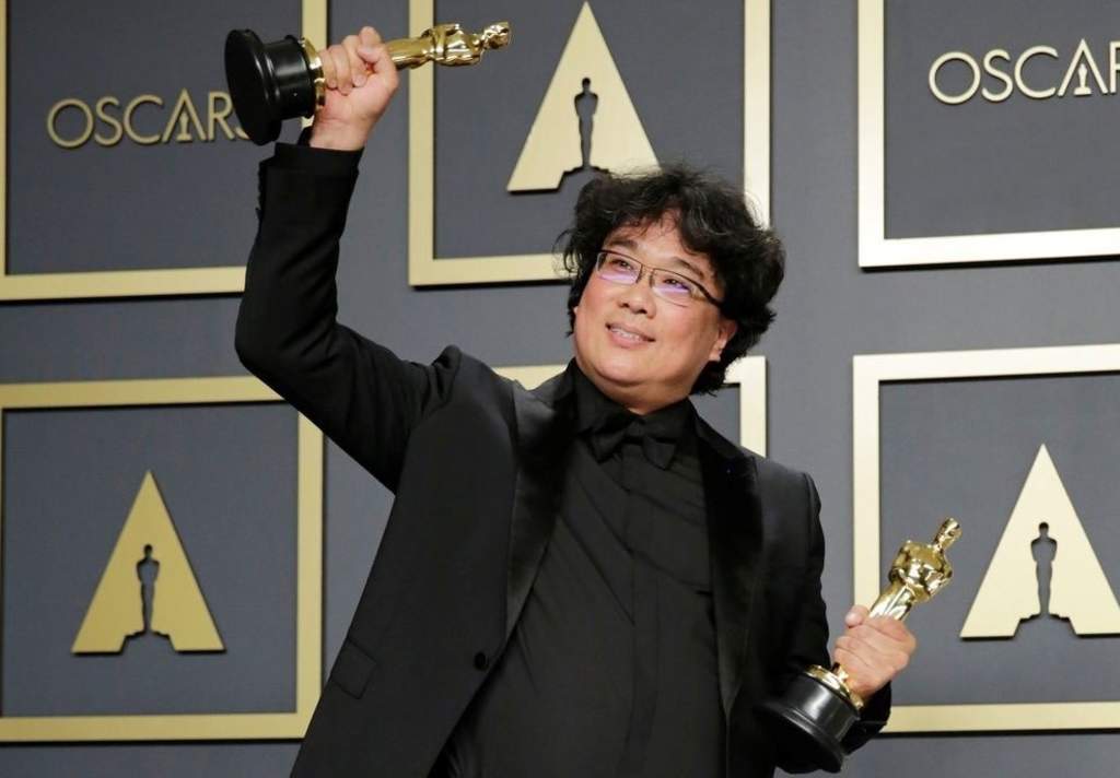 En 2019. - El director de cine surcoreano Bong Joon-ho posa ganó el año pasado por su cinta Parásitos. 