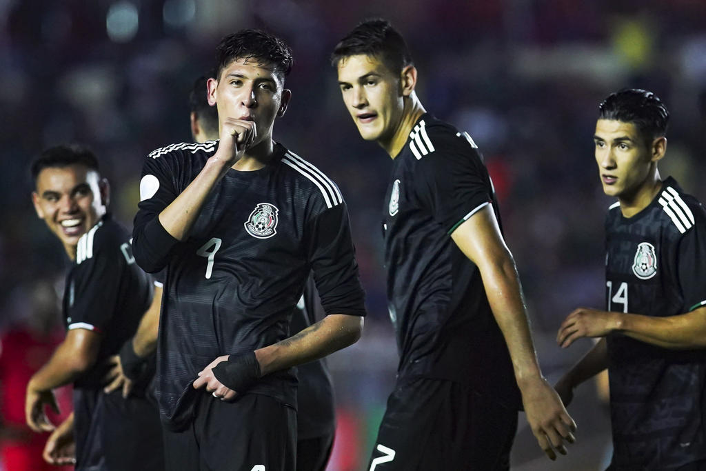 La FIFA dio a conocer la clasificación mundial de Selecciones Nacionales, en la cual, la Selección Mexicana se mantuvo en el mismo lugar respecto a la clasificación pasada, ubicándose en el decimoprimer sitio con 1621 unidades. (ARCHIVO)