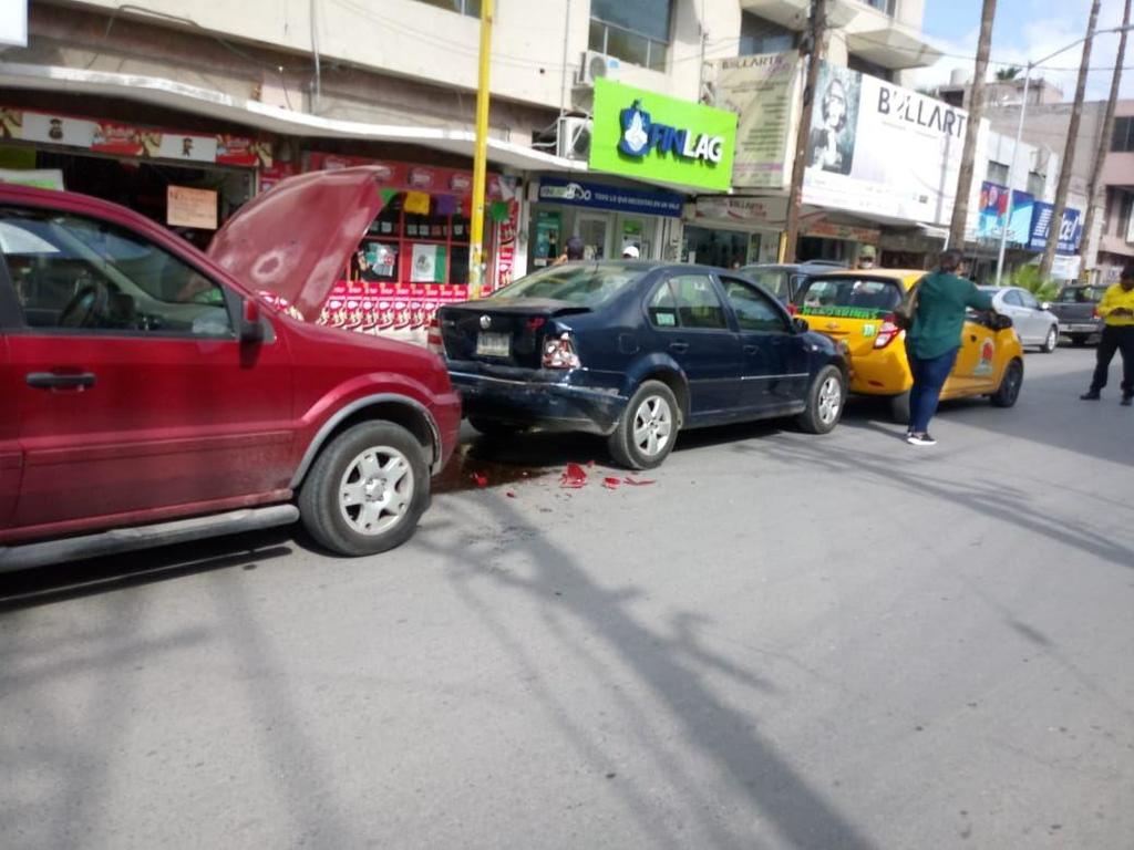 A las 10:47 horas se reportó el accidente  solicitando el auxilio de la Cruz Roja, toda vez que había dos personas lesionadas en el lugar, sobre la  Acuña, casi esquina con la avenida Juárez. 
(EL SIGLO DE TORREÓN)