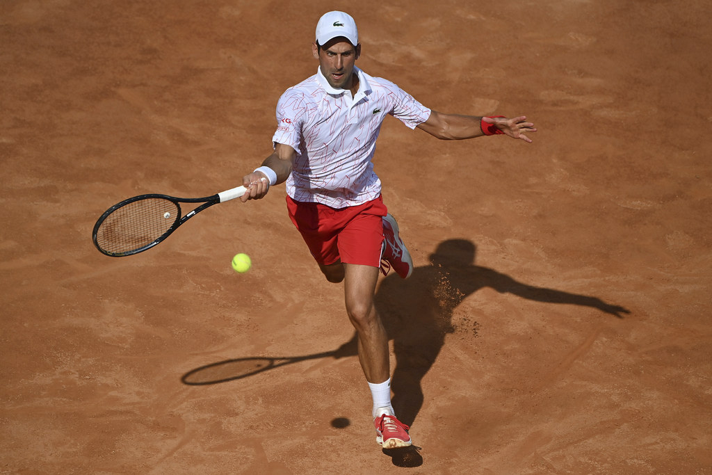 El serbio Novak Djokovic se impuso 7-6, 6-3 a Filip Krajinovic en el Masters 1000 de Roma. (TRIUNFAN)