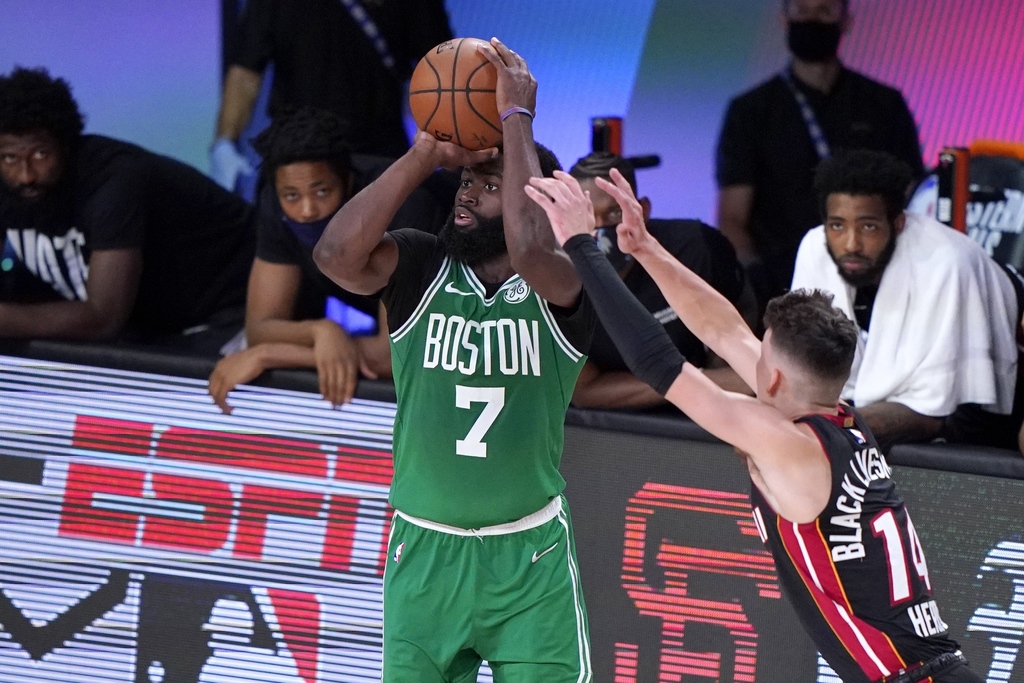 Jaylen Brown anotó 26 puntos por los Celtics.