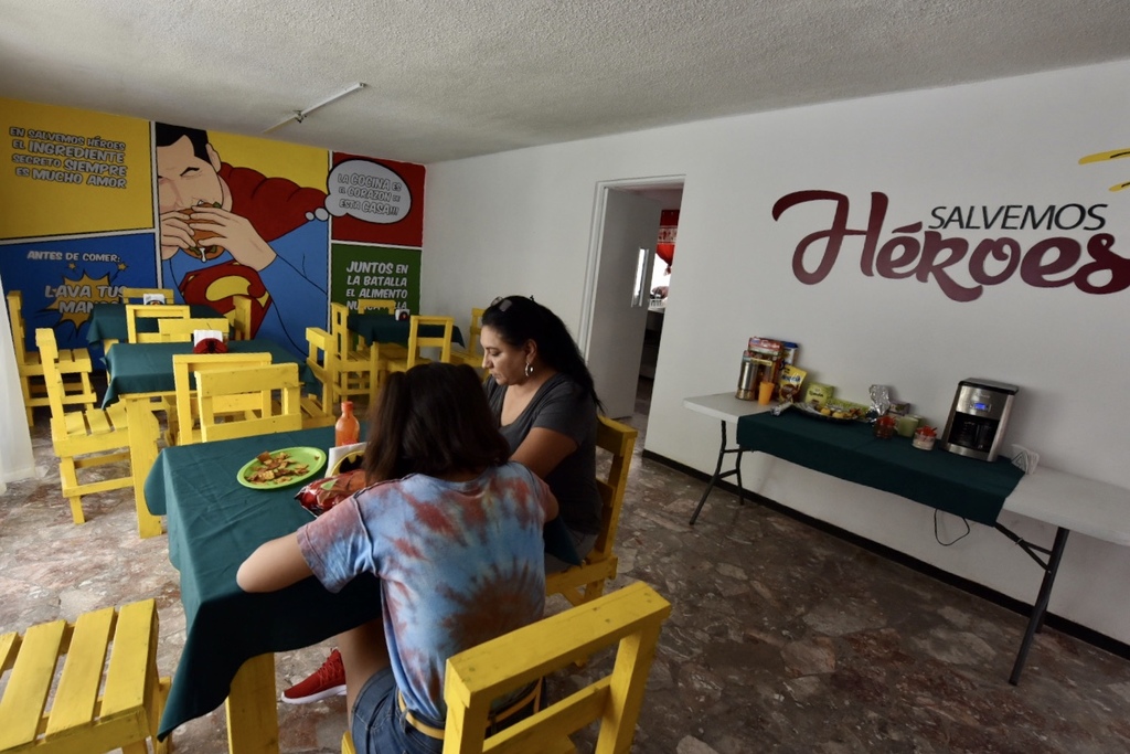 Además de proporcionar desayuno, comida y cena, Salvemos Héroes también ofrece hospedaje a las familias que provienen de otros estados.
