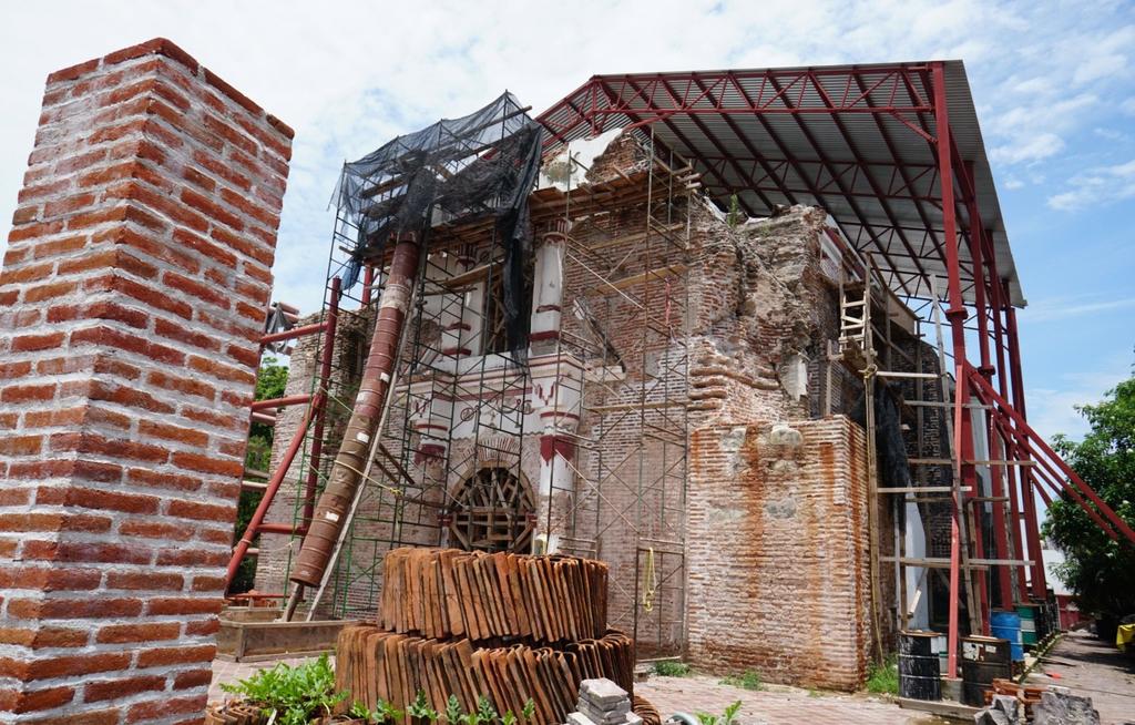 A tres años de los sismos ocurridos en septiembre de 2017, así como otro registrado en Oaxaca en febrero de 2018, el gobierno federal tiene pendiente por reconstruir al menos 4 mil 153 escuelas, hospitales y espacios culturales, como lo son las iglesias. (ARCHIVO)