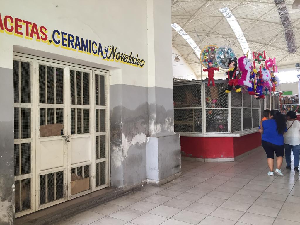 La pandemia del COVID- 19 provocó el cierre de 10 de los 50 locales ubicados al interior del mercado Donato Guerra de Lerdo. (GUADALUPE MIRANDA)