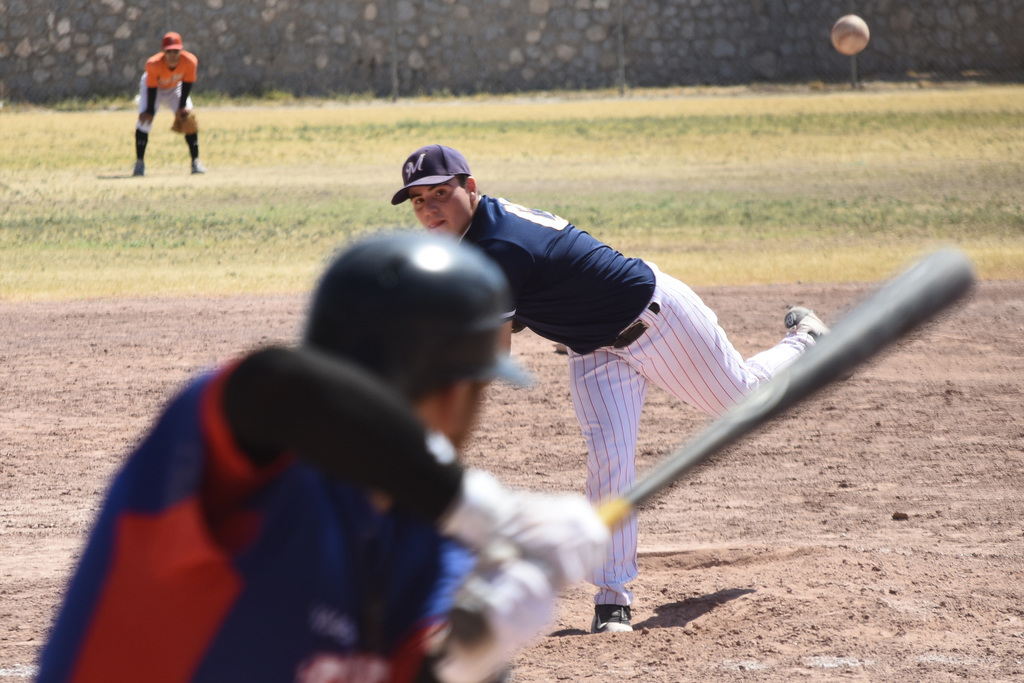 Los peloteros, anotadores, bat boy, quinieleros y ampáyeres del beisbol amateur, están sin actividad. (ARCHIVO)