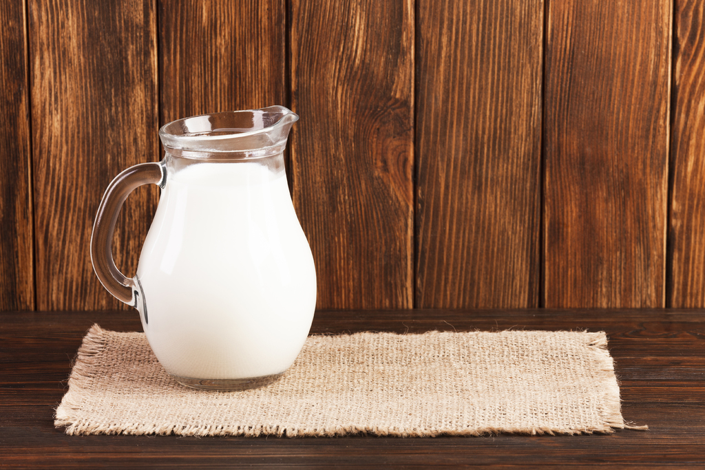 La leche y sus derivados son una fuente importante de calcio, el mineral más importante para el fortalecimiento de los huesos. (ARCHIVO)