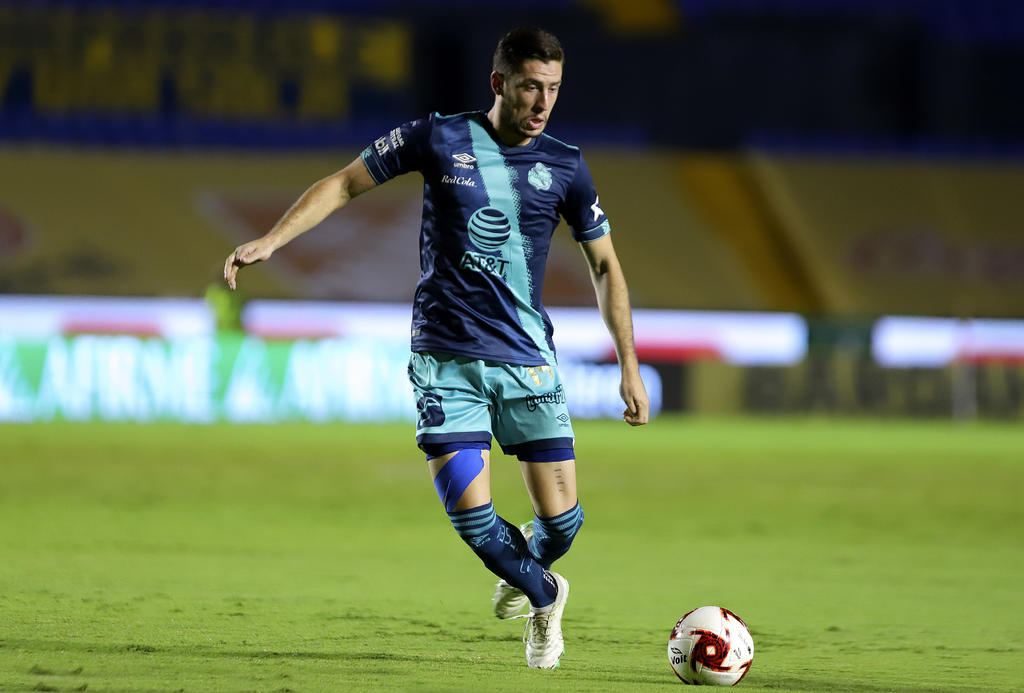 En la lista de 30 jugadores no figura el delantero mexicano-peruano del Puebla Santiago Ormeño, cuyas buenas actuaciones en el inicio en las últimas semanas han levantado el interés por convocarlo para la Blanquirroja. (ARCHIVO)