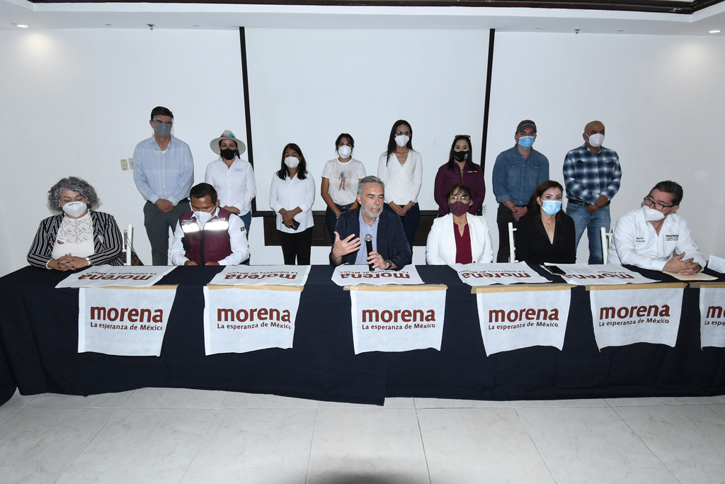En conferencia de prensa, el líder de Morena estuvo apoyando a los candidatos del partido que contenderán en Coahuila.
