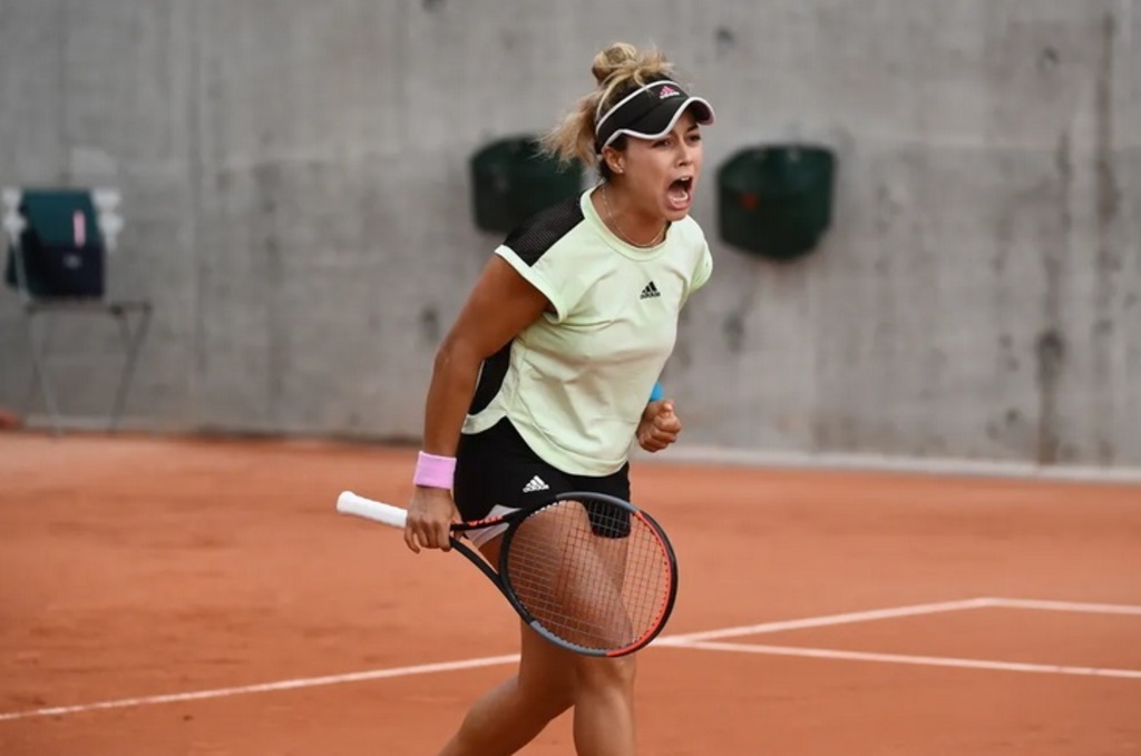 La mexicana Renata Zarazúa derrotó 6-3, 6-3 a Daniela Seguel en la clasificación, y se convirtió en la primera mexicana en jugar un Roland Garros, desde 1961. (CORTESÍA)