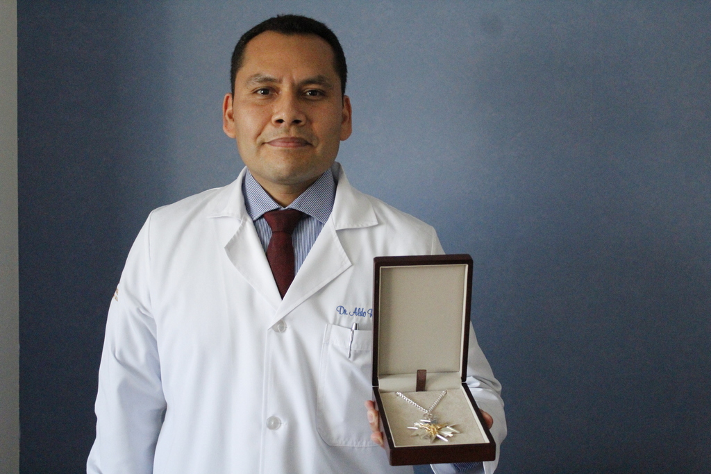 Aunque es originario de Matamoros, Tamaulipas, el médico Aldo Radamés Garza Sánchez se considera lagunero por adopción. (VERÓNICA RIVERA)