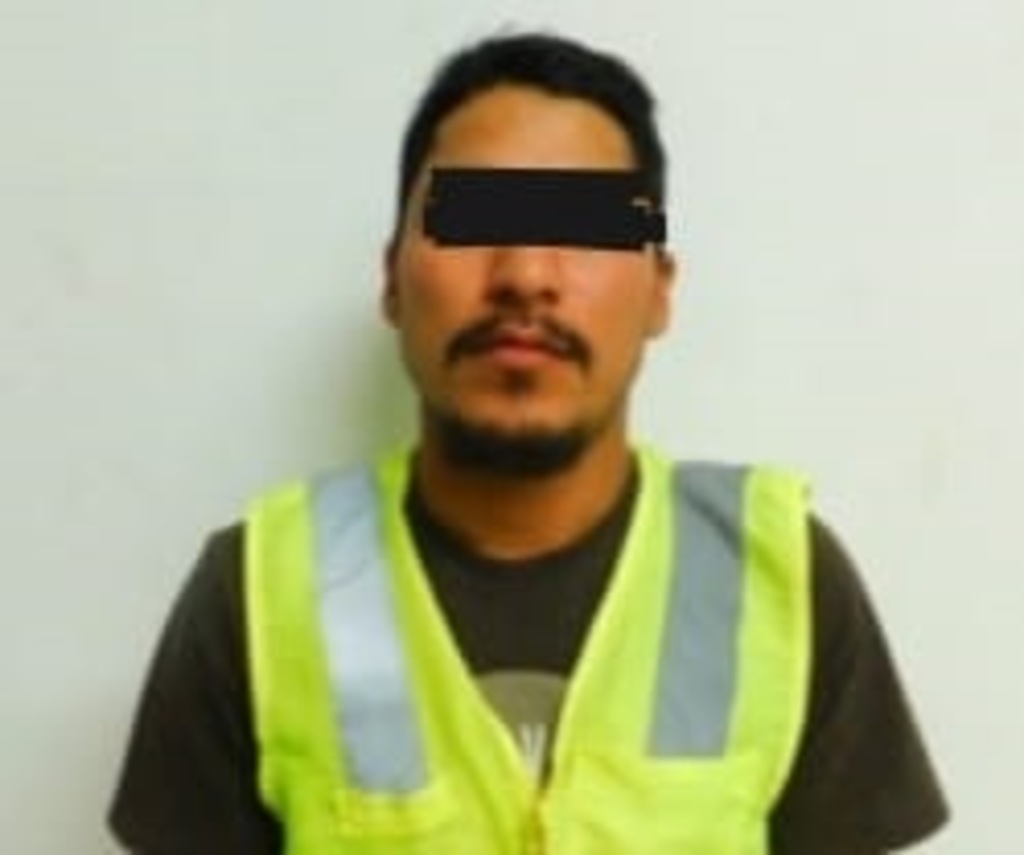 José 'NN' de 30 años de edad fue detenido por conducir un auto con placas sobrepuestas. La unidad fue asegurada por los policías. (EL SIGLO DE TORREÓN)