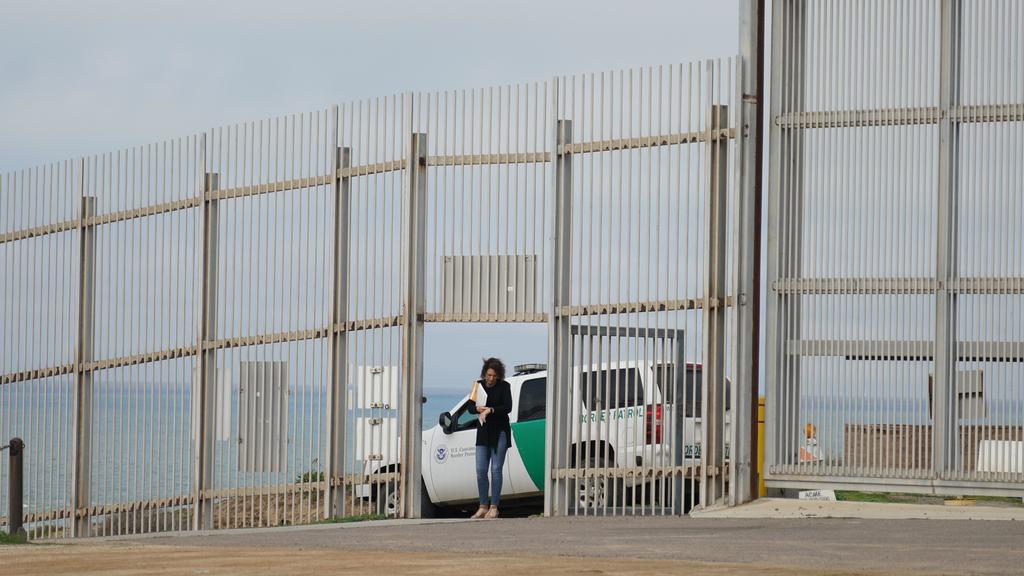 México investiga un centro de detención migratorio de Estados Unidos por posibles casos de esterilización forzada sin el consentimiento de las detenidas, informó este lunes la Secretaría de Relaciones Exteriores (SRE). (ARCHIVO)