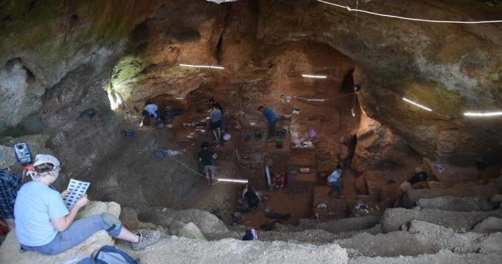 Los humanos modernos llegaron a la península Ibérica 5,000 años antes de lo que se pensaba, según apuntan herramientas de piedra encontradas en una cueva al norte de Portugal. (ESPECIAL) 