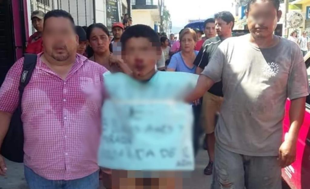 Los vecinos de los barrios El Mirador y Buenos Aires, de la cabecera municipal de Frontera Comalapa, se percataron que un joven forcejeó con una niña, aparentemente para ultrajarla entre la maleza.
(ESPECIAL)