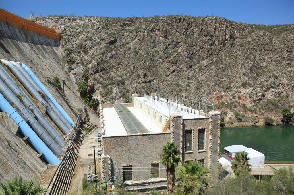 El conflicto por el agua en Chihuahua es técnico porque, a causa de la sequía de la presa de La Boquilla no se puede extraer más líquido para pagar la deuda con Estados Unidos, señalaron integrantes de la comisión de Recursos Hidráulicos en el Senado de la República. (ARCHIVO)