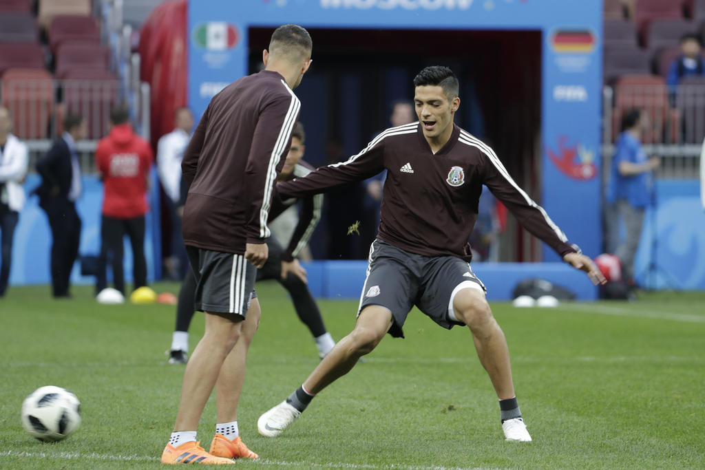 Raúl Jiménez es parte de la lista de convocados de la Selección Mexicana para enfrentar los duelos en Europa. (ARCHIVO)