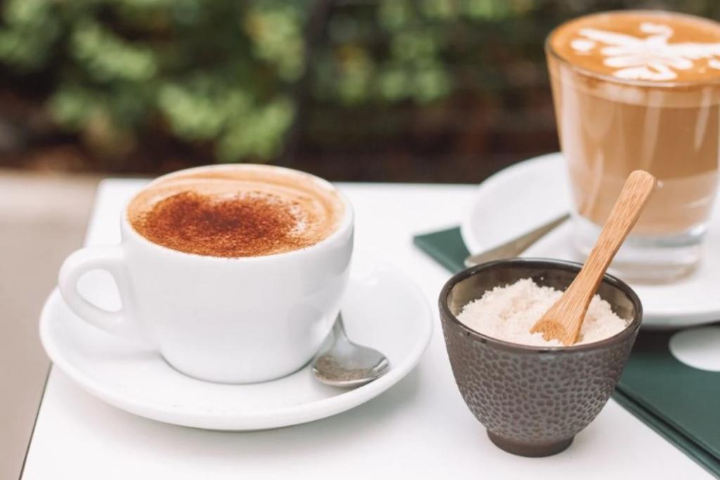 El bicarbonato de sodio es una sustancia alcalina que puede neutralizar las características ácidas del café. (ARCHIVO)