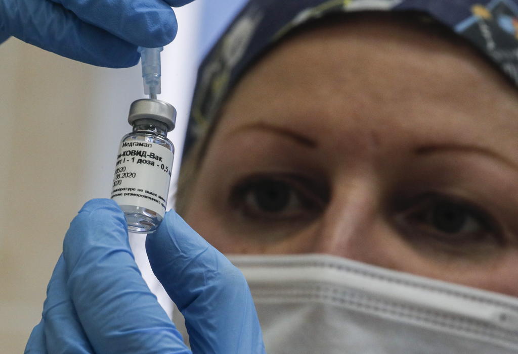 Venezuela recibió este viernes un primer lote con 2,000 dosis de la vacuna rusa contra el nuevo coronavirus, la Sputnik V, que servirá para que el país caribeño participe de la fase 3 del desarrollo del fármaco. (ARCHIVO) 
