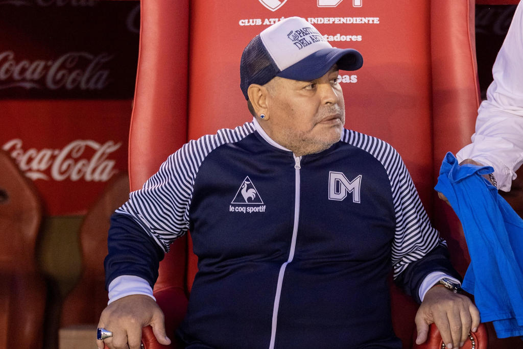 Maradona dirigió a su equipo este miércoles en un amistoso con San Lorenzo que terminó en empate sin goles. (ARCHIVO)
