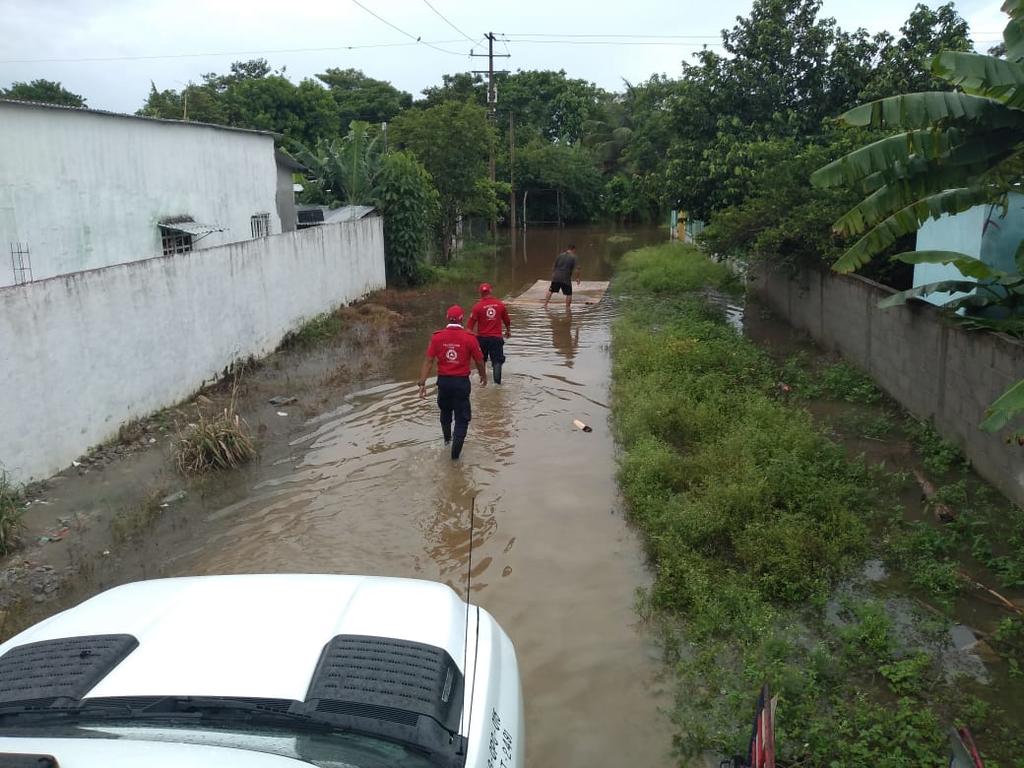 El Gobierno de Tabasco emitió este viernes la Declaratoria de Emergencia que incluye a los 17 municipios de la entidad, con el propósito de emprender acciones de prevención y auxilio a la población afectada por las inundaciones ocasionadas por el frente frío número 4 que ya asciende a 24 mil ciudadanos. (ARCHIVO)