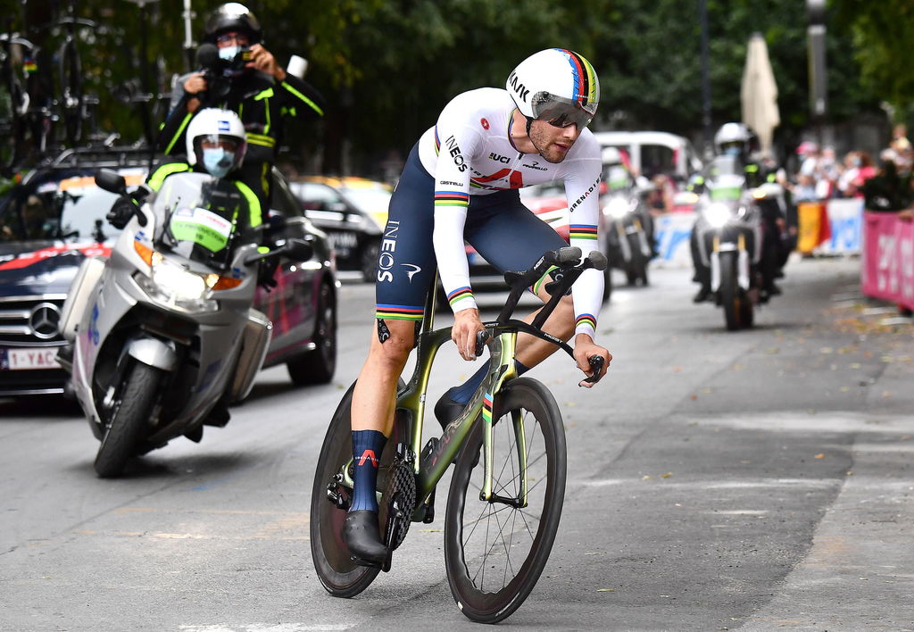 Filippo Ganna se llevó la primera etapa del Giro de Italia, una contrarreloj de 15.1 kilómetros en Palermo. (EFE)