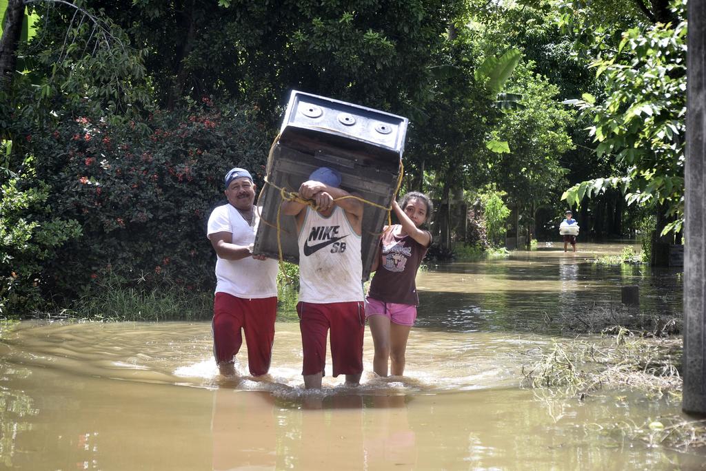 Las lluvias de la tormenta tropical 'Gamma', del Frente Frío 5 y de la onda tropical 38 afectan 35 municipios de 11 regiones de Chiapas, informó la Secretaría de Protección Civil. (Especial)